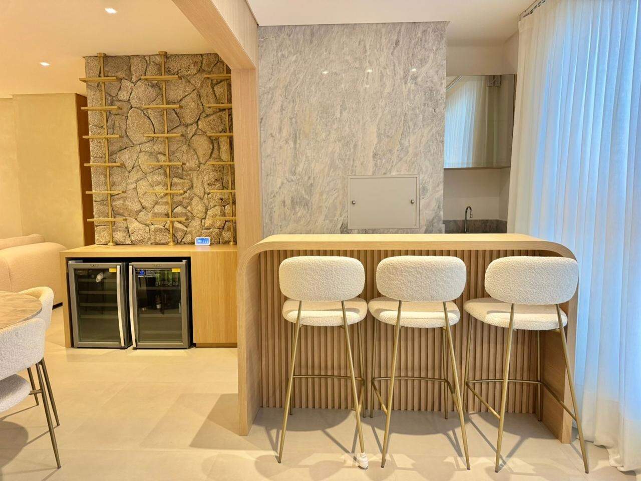 Apartamento à venda no Meia Praia: