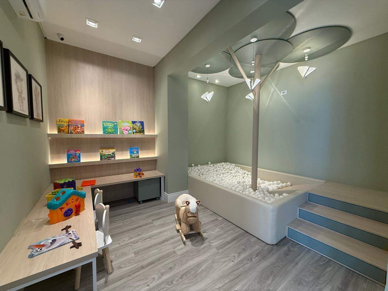 Apartamento à venda no Meia Praia: