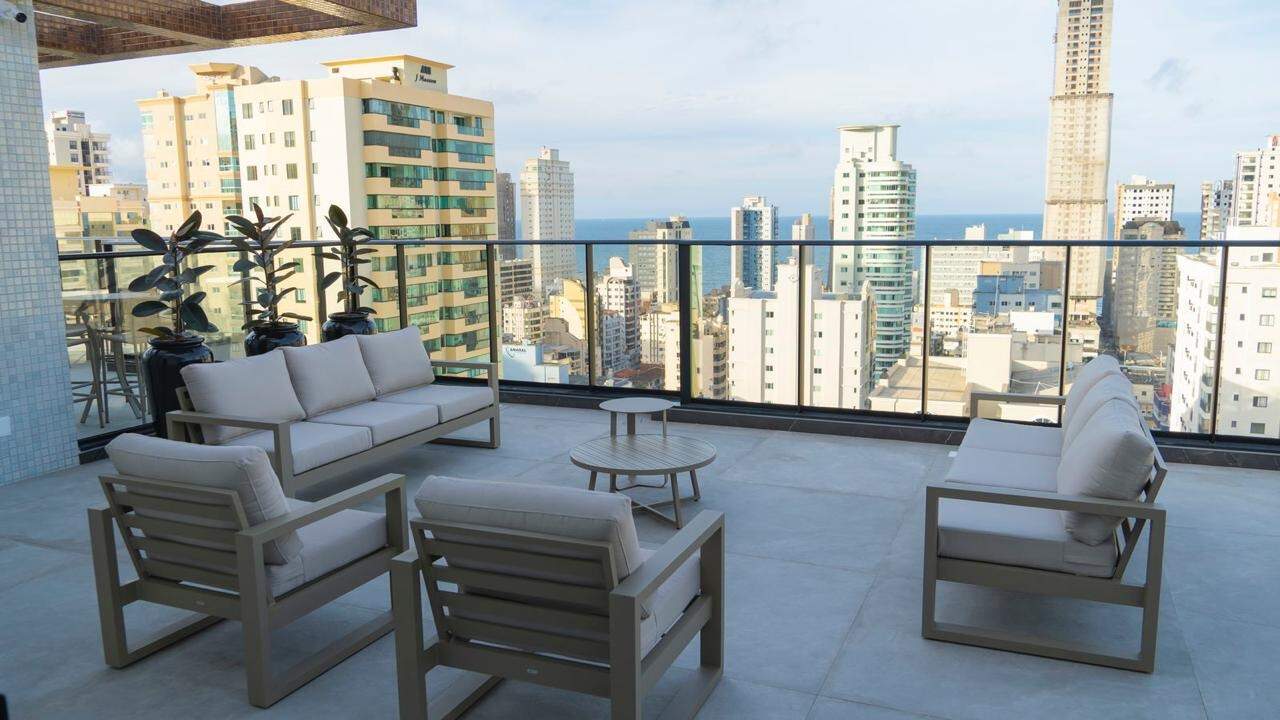 Apartamento à venda no Meia Praia: