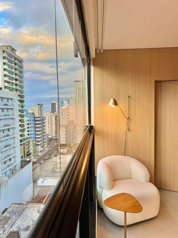 Apartamento à venda no Meia Praia: