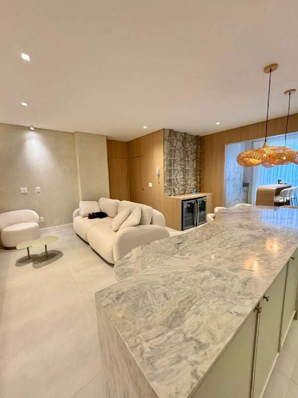 Apartamento à venda no Meia Praia: