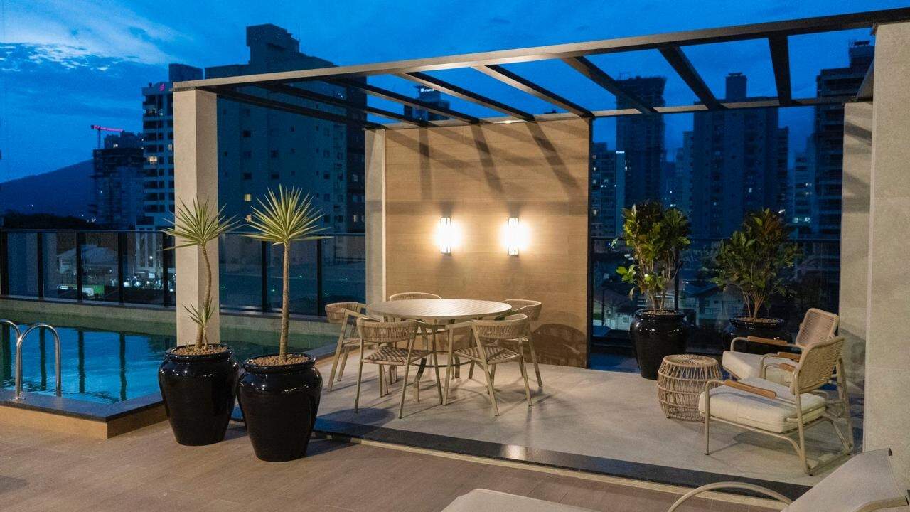 Apartamento à venda no Meia Praia: