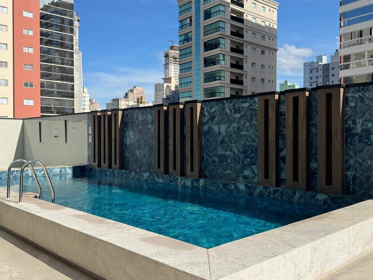 Apartamento à venda no Meia Praia: 