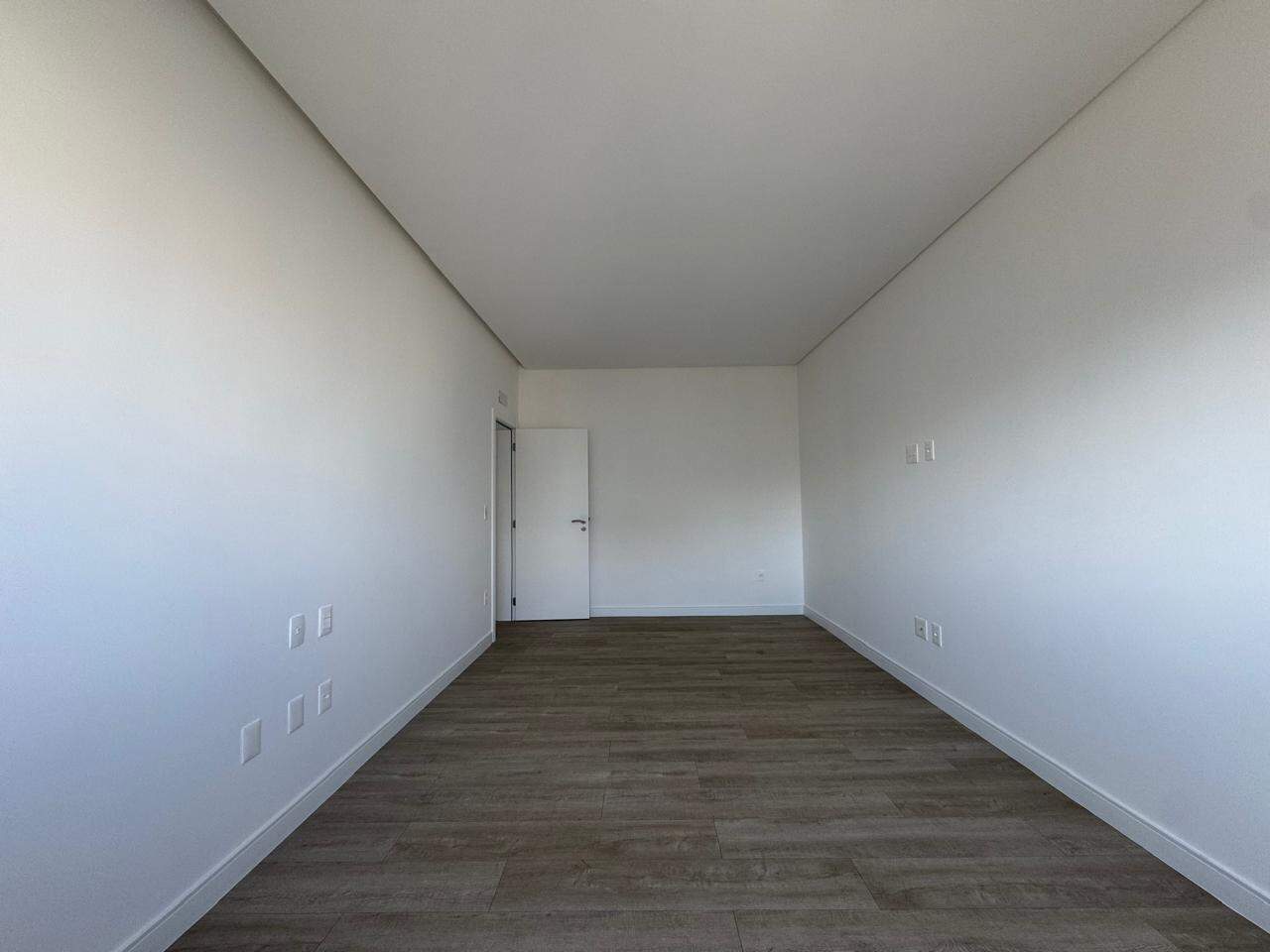 Apartamento à venda no Meia Praia: 