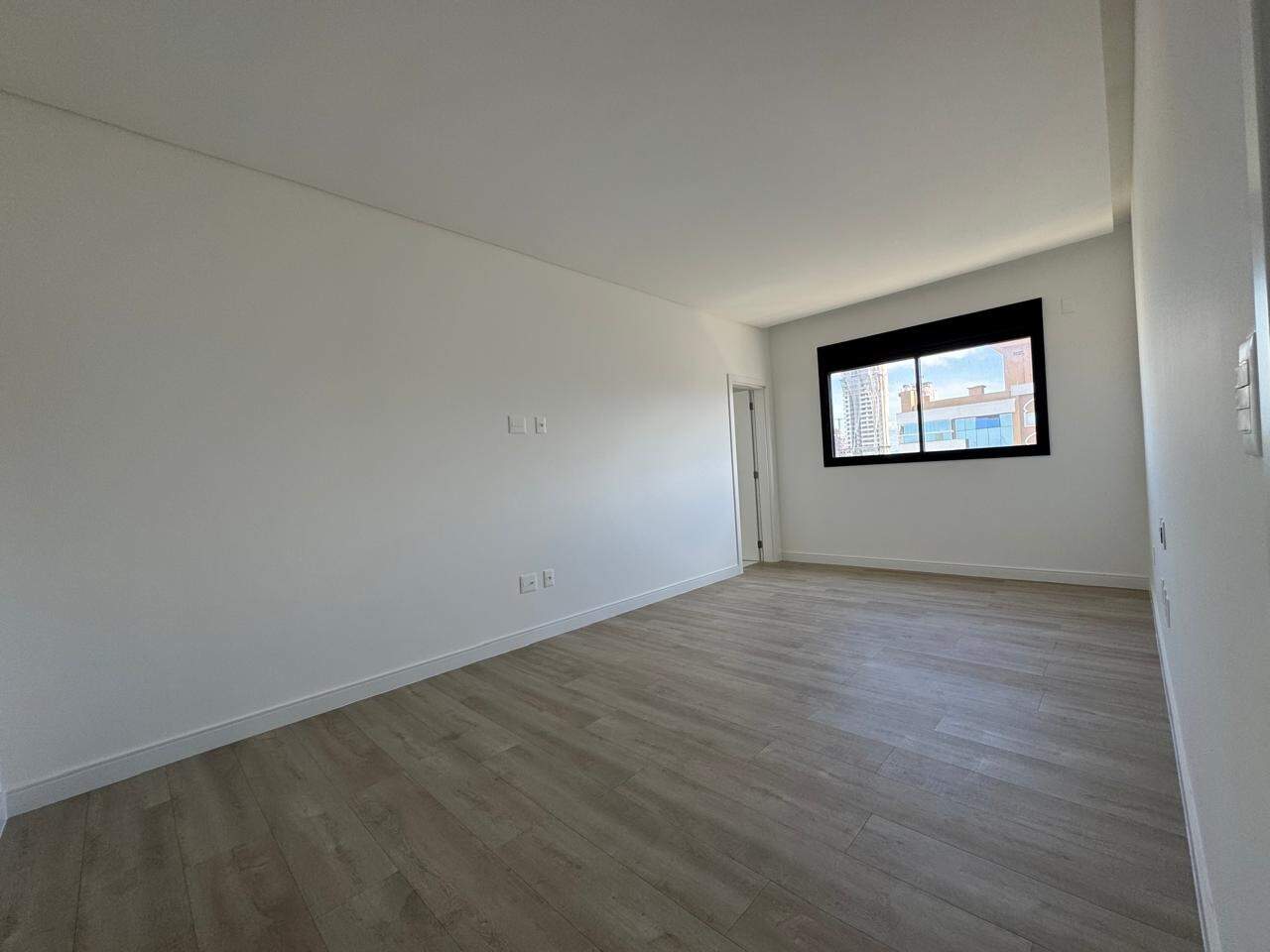 Apartamento à venda no Meia Praia: 