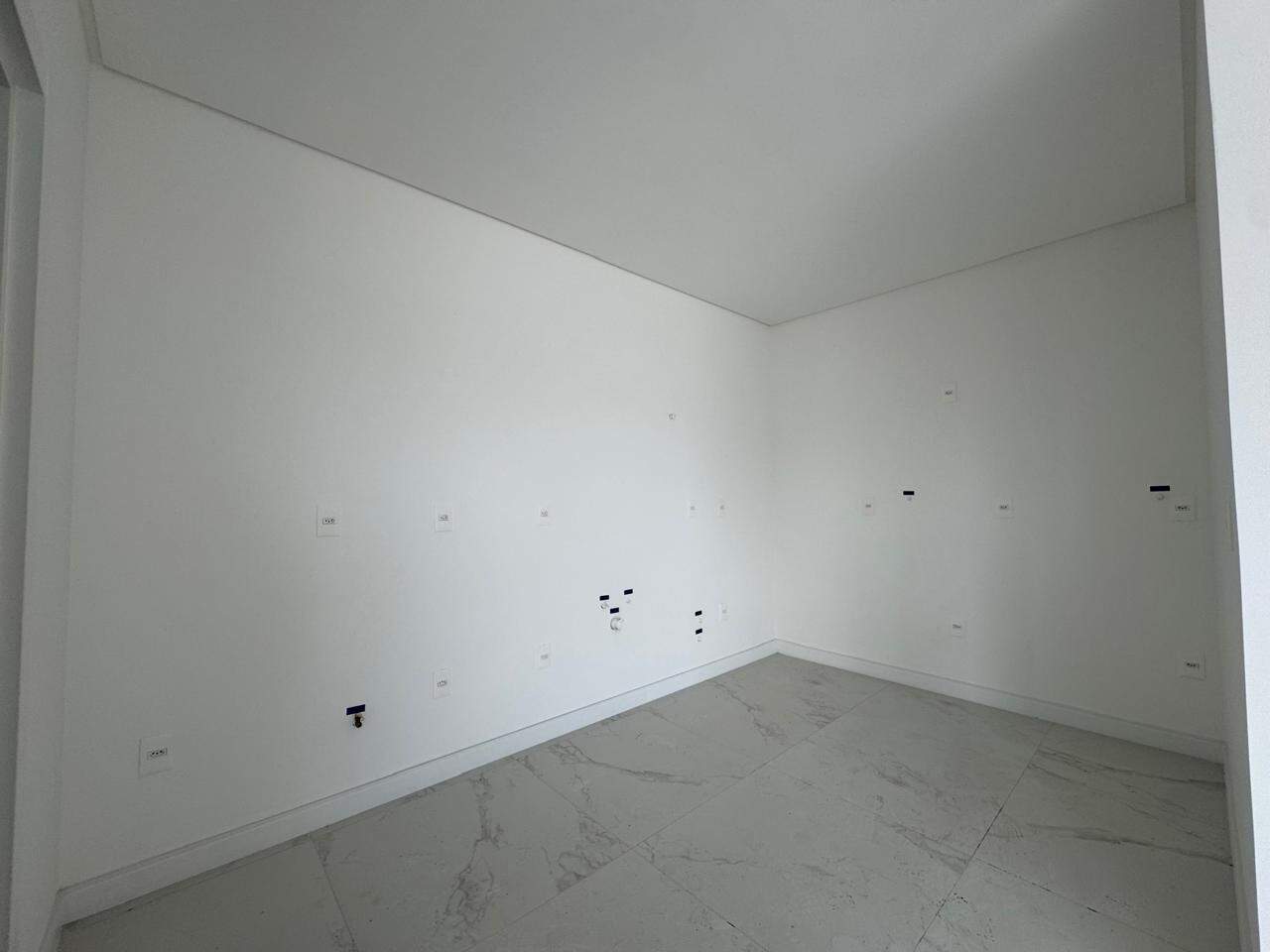 Apartamento à venda no Meia Praia: 