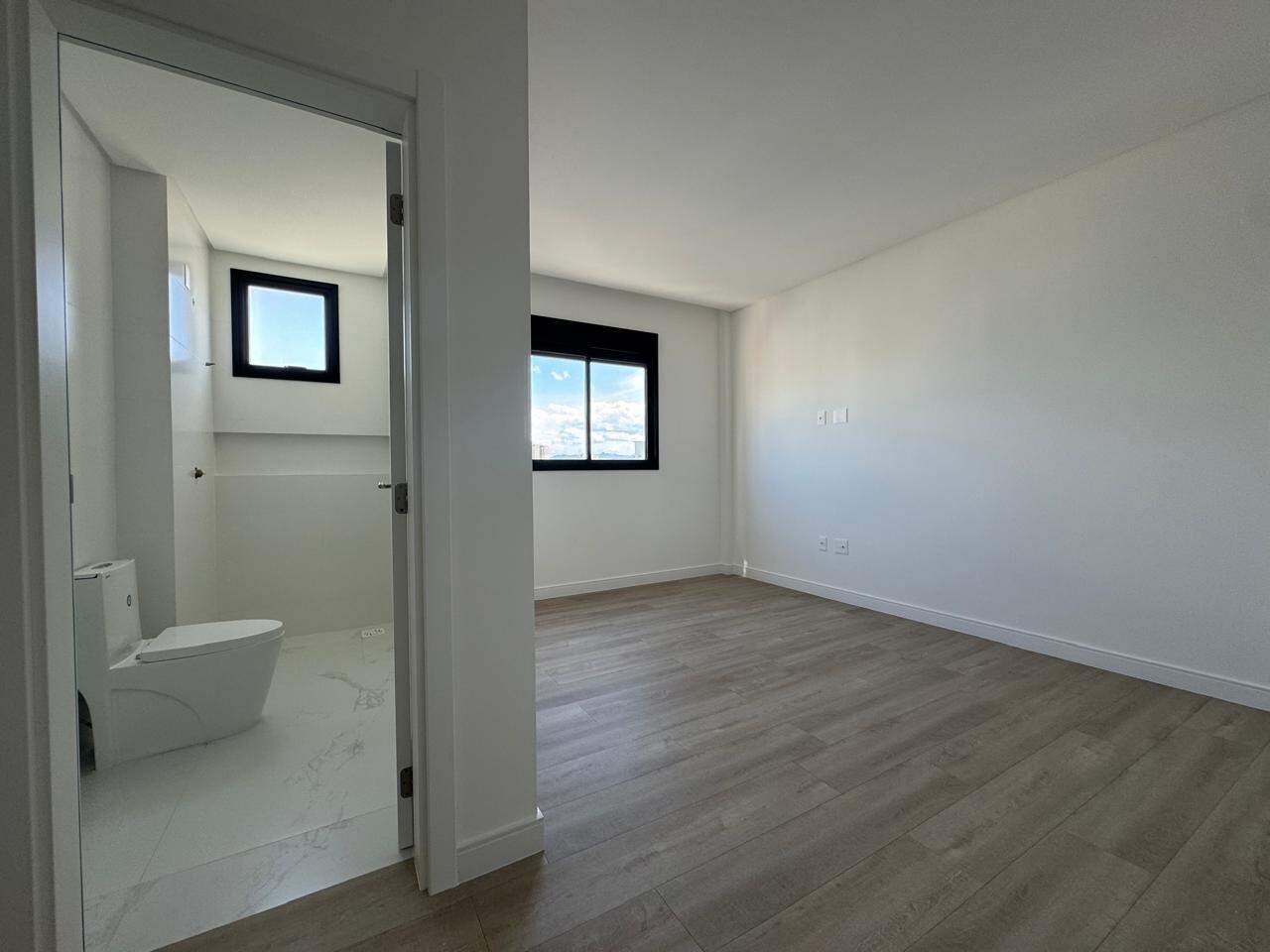 Apartamento à venda no Meia Praia: 