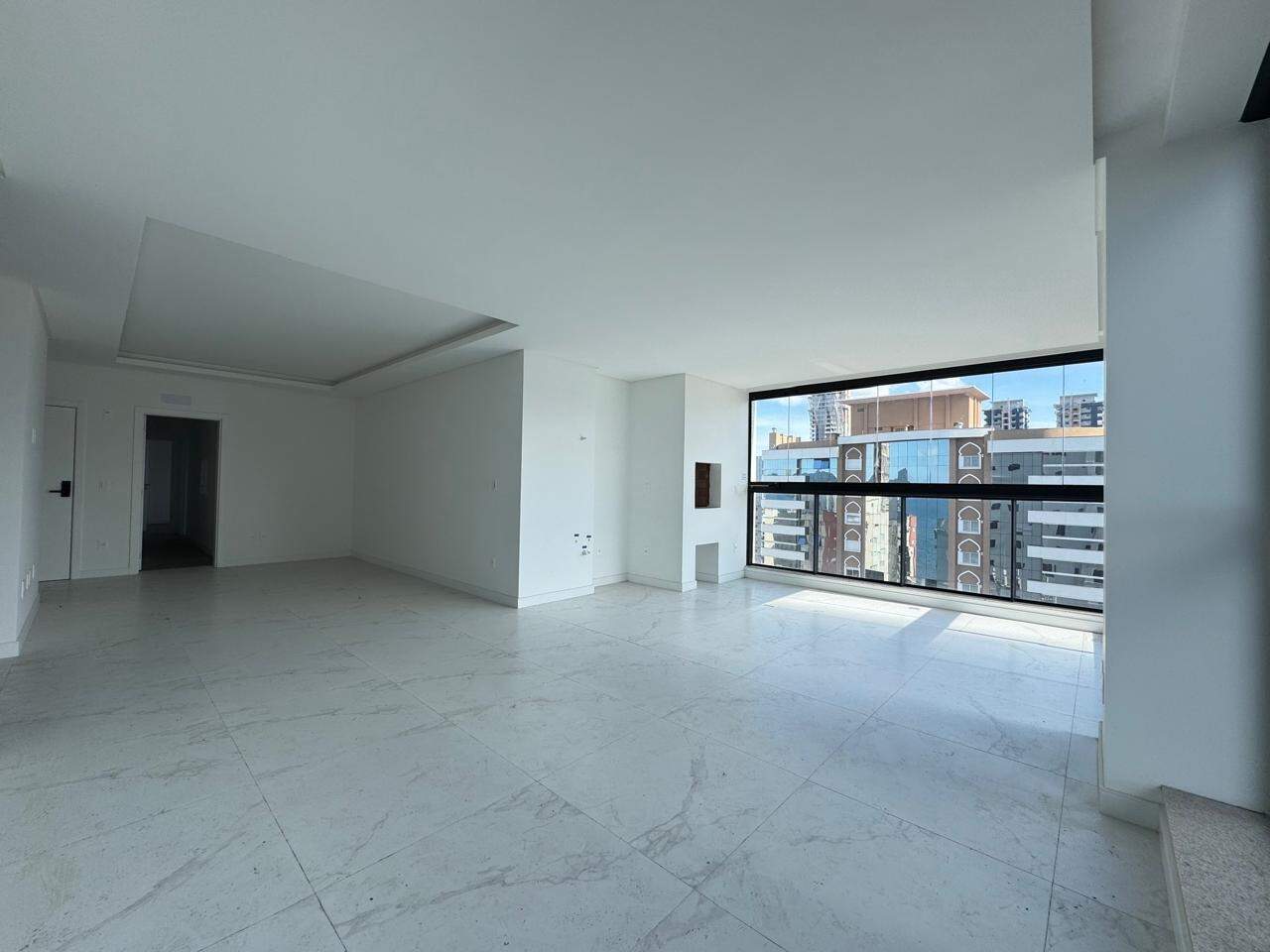 Apartamento à venda no Meia Praia: 