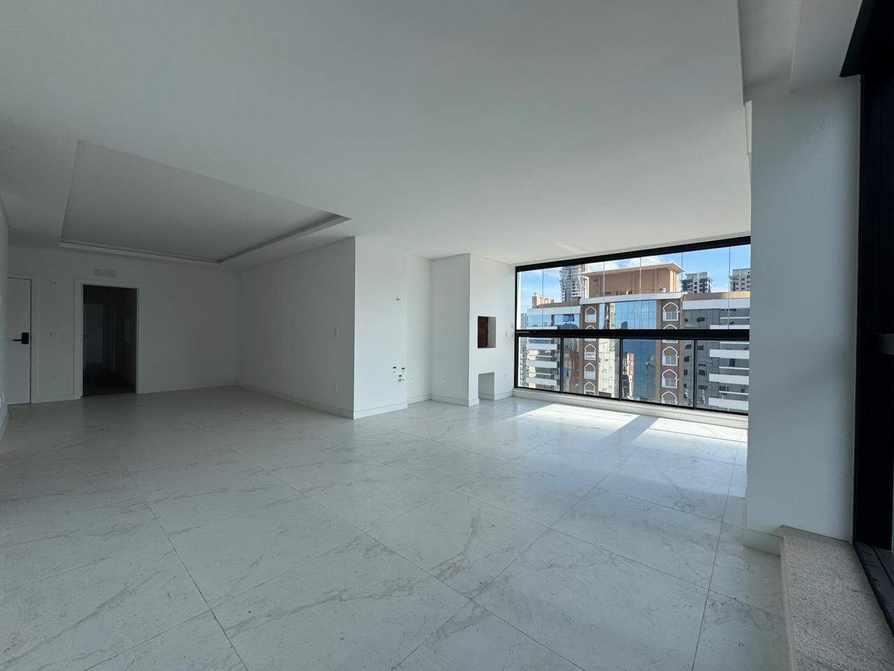 Apartamento à venda no Meia Praia: 