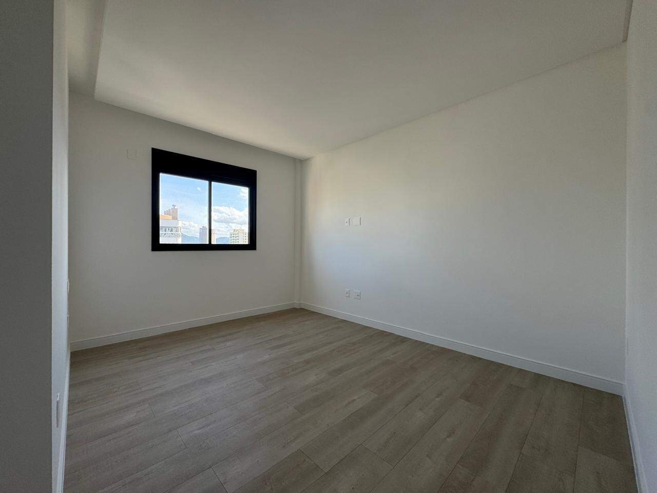 Apartamento à venda no Meia Praia: 