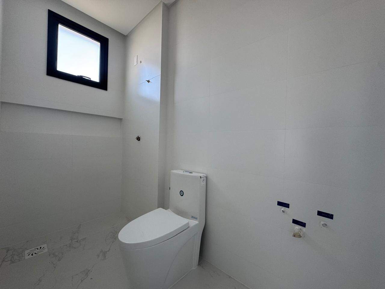 Apartamento à venda no Meia Praia: 