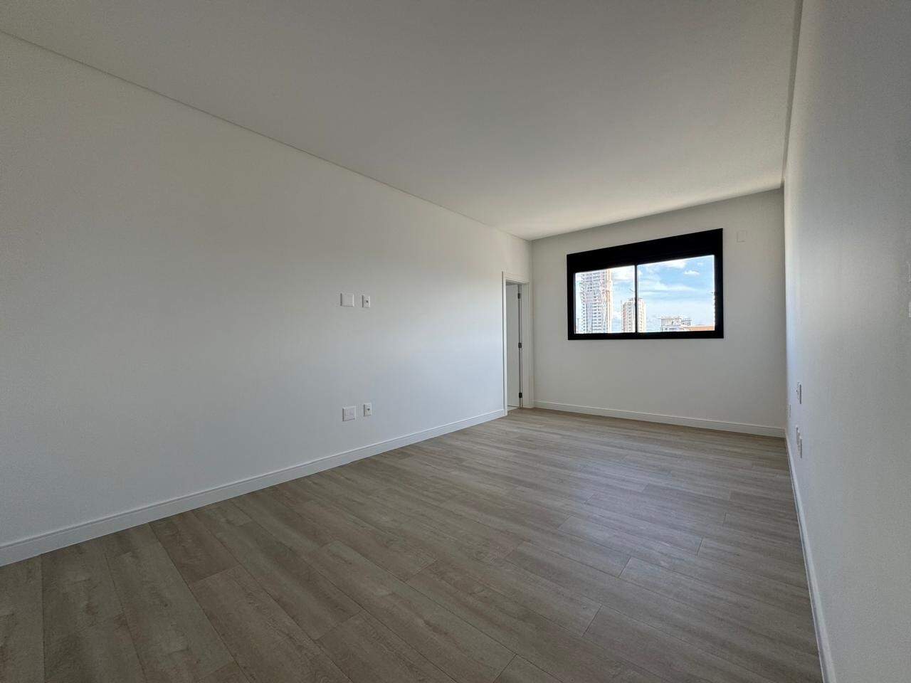 Apartamento à venda no Meia Praia: 