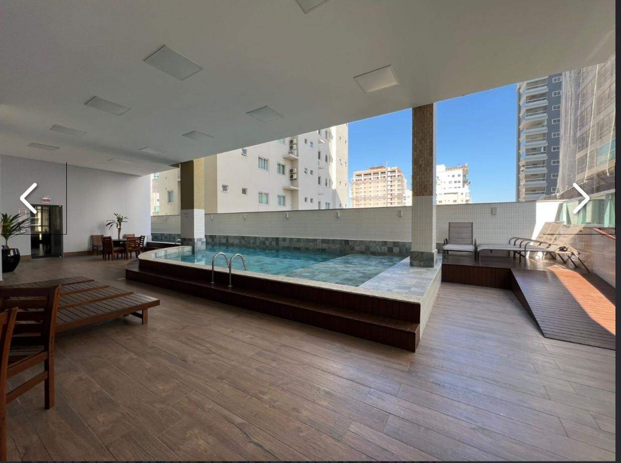 Apartamento à venda no Meia Praia: 