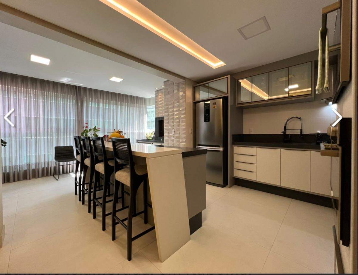 Apartamento à venda no Meia Praia: 