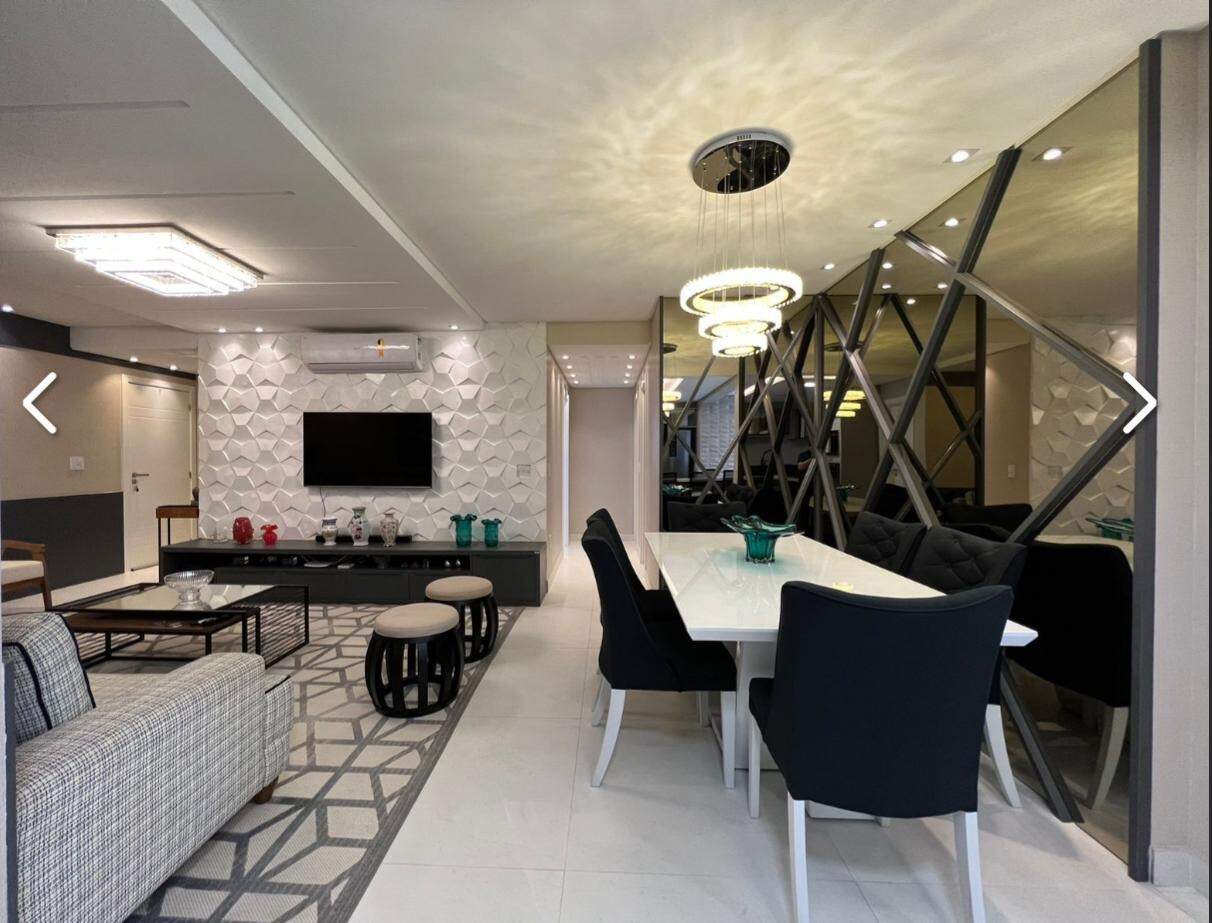Apartamento à venda no Meia Praia: 