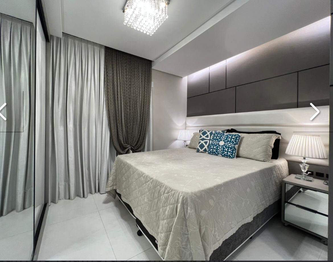 Apartamento à venda no Meia Praia: 