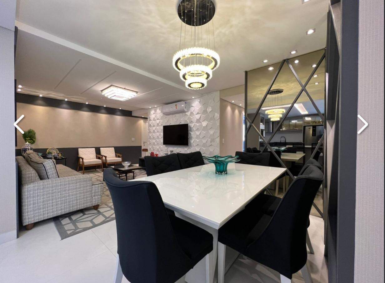 Apartamento à venda no Meia Praia: 