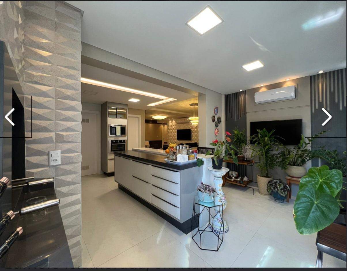 Apartamento à venda no Meia Praia: 
