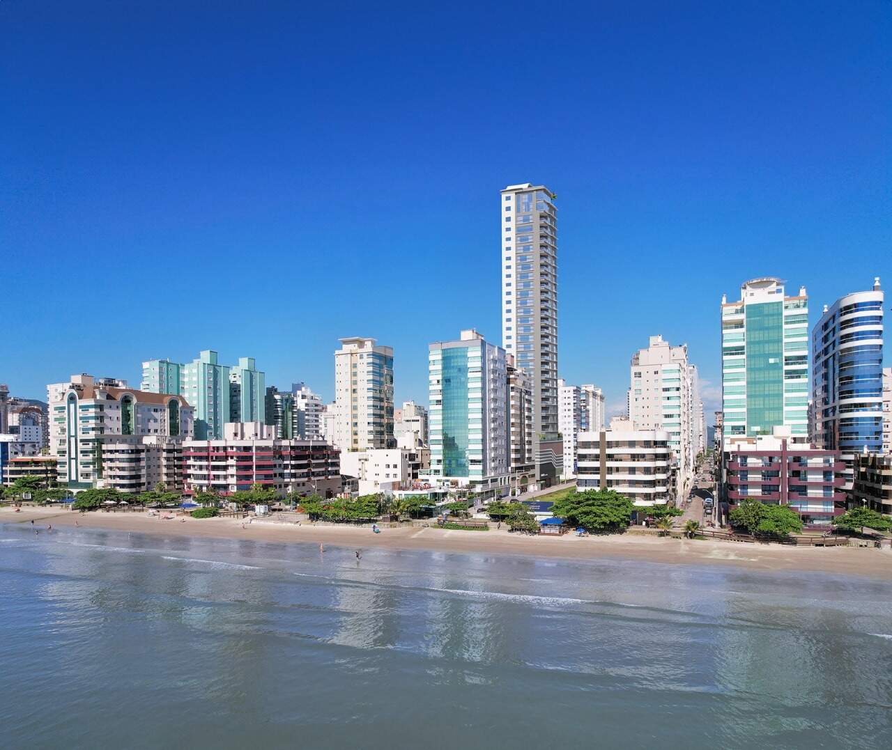 Apartamento à venda no Meia Praia: 