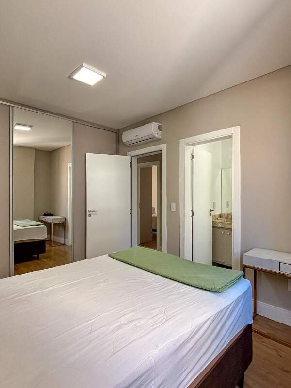 Apartamento à venda no Meia Praia: 