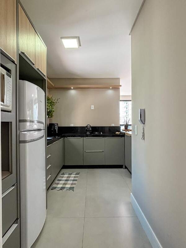 Apartamento à venda no Meia Praia: 