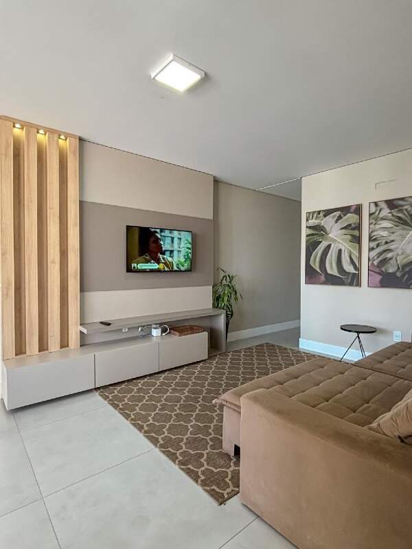 Apartamento à venda no Meia Praia: 
