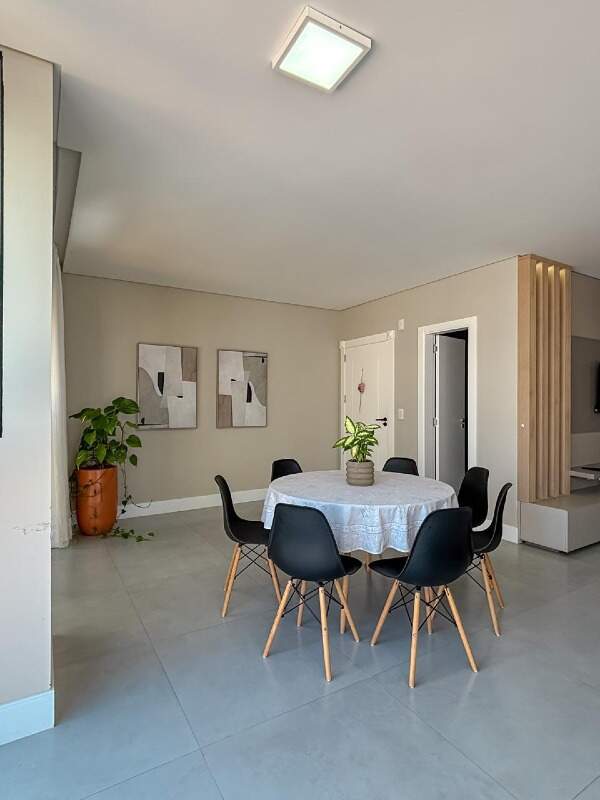 Apartamento à venda no Meia Praia: 