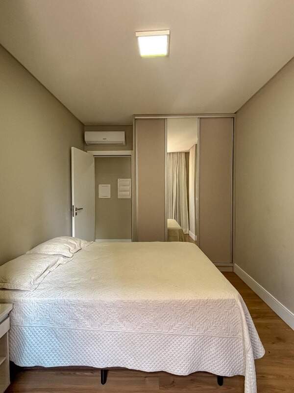 Apartamento à venda no Meia Praia: 