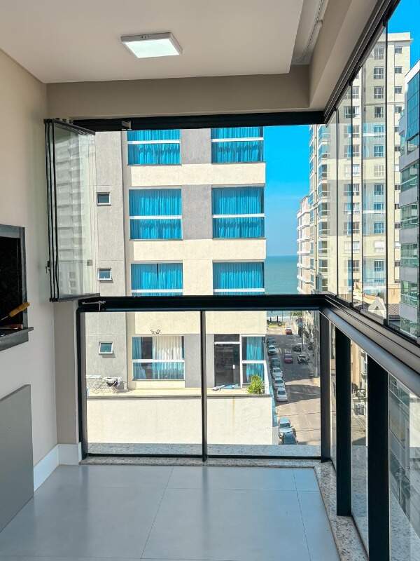 Apartamento à venda no Meia Praia: 