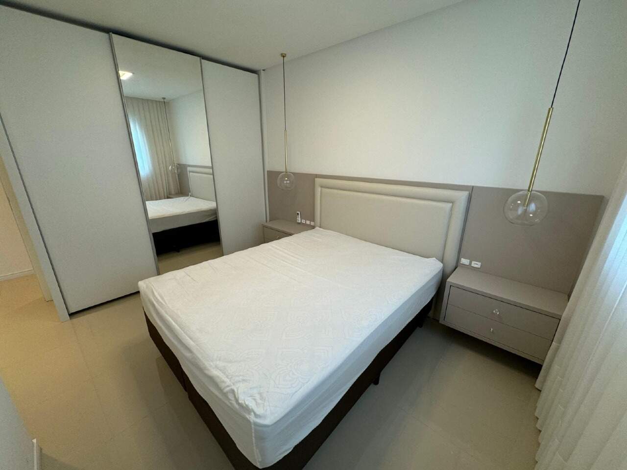 Apartamento à venda no Meia Praia: 