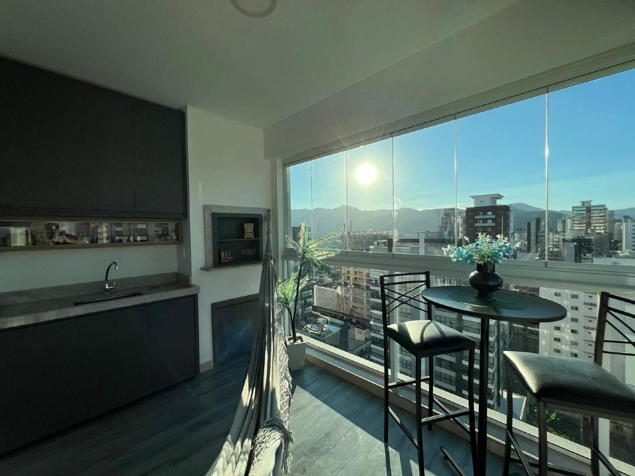 Apartamento à venda no Meia Praia: 