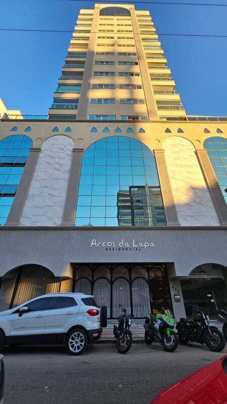 Apartamento à venda no Meia Praia: 