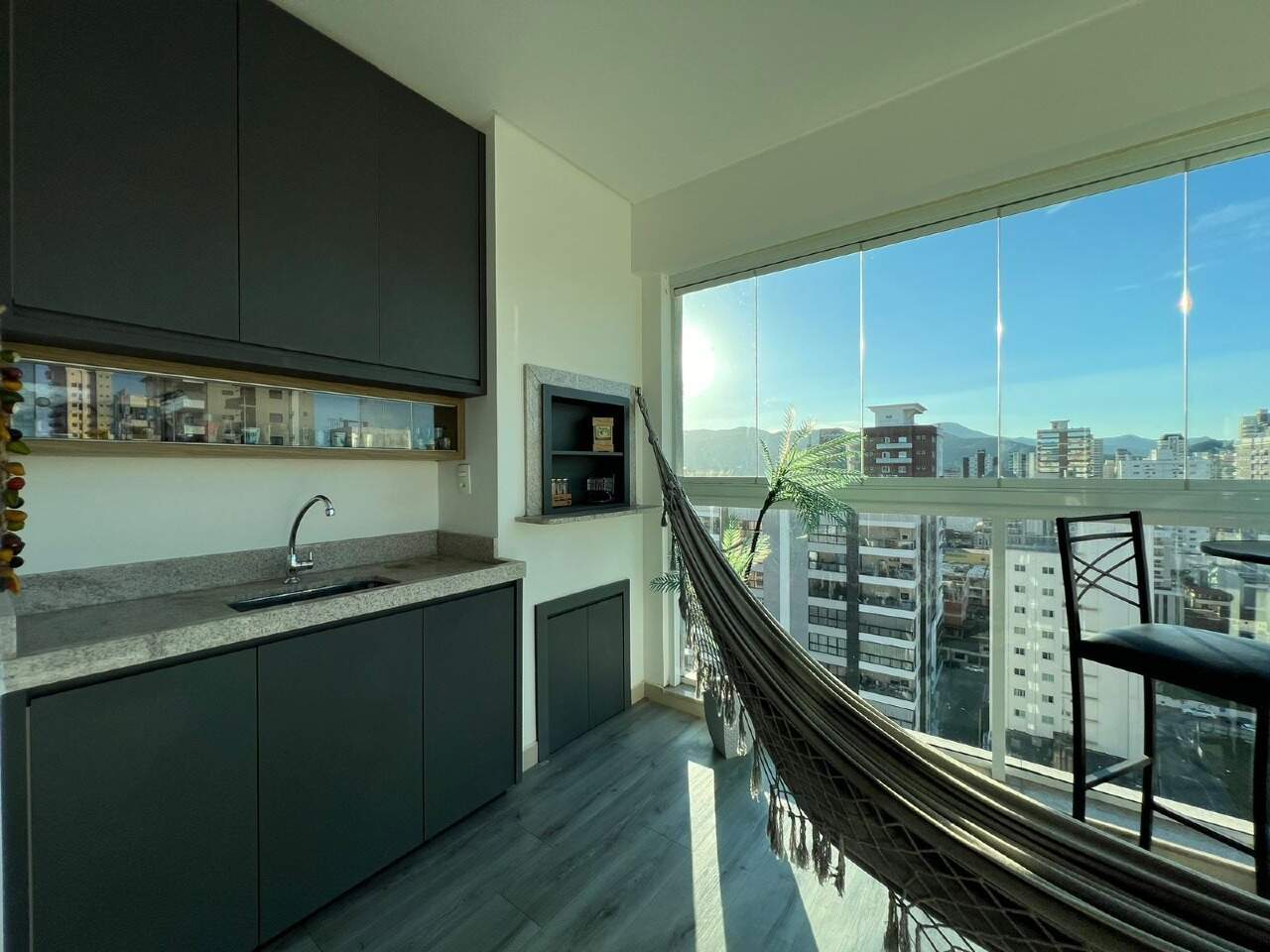 Apartamento à venda no Meia Praia: 