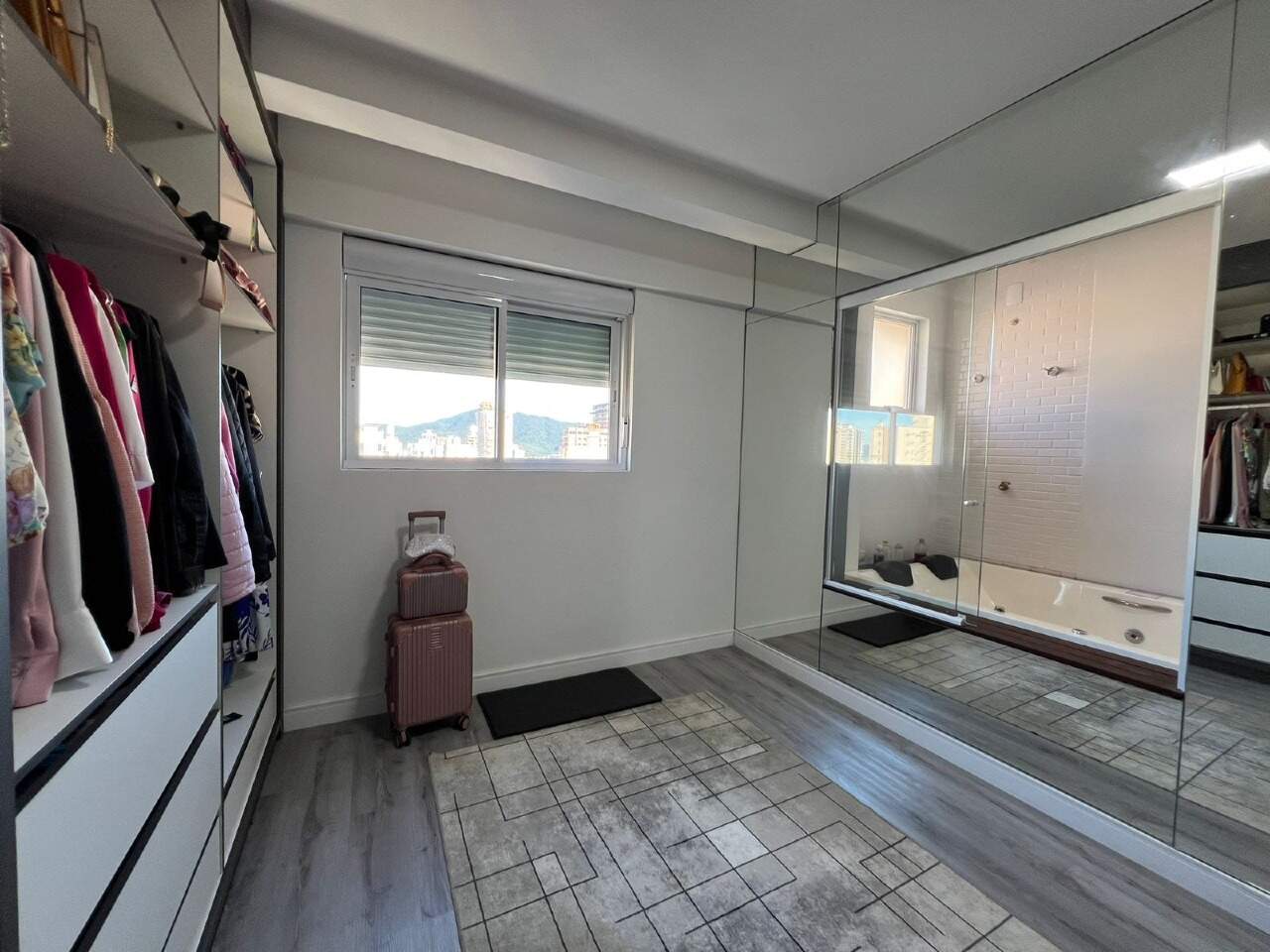 Apartamento à venda no Meia Praia: 