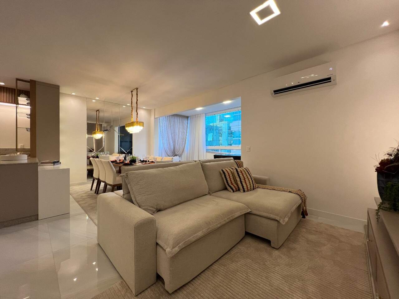 Apartamento à venda no Meia Praia: 