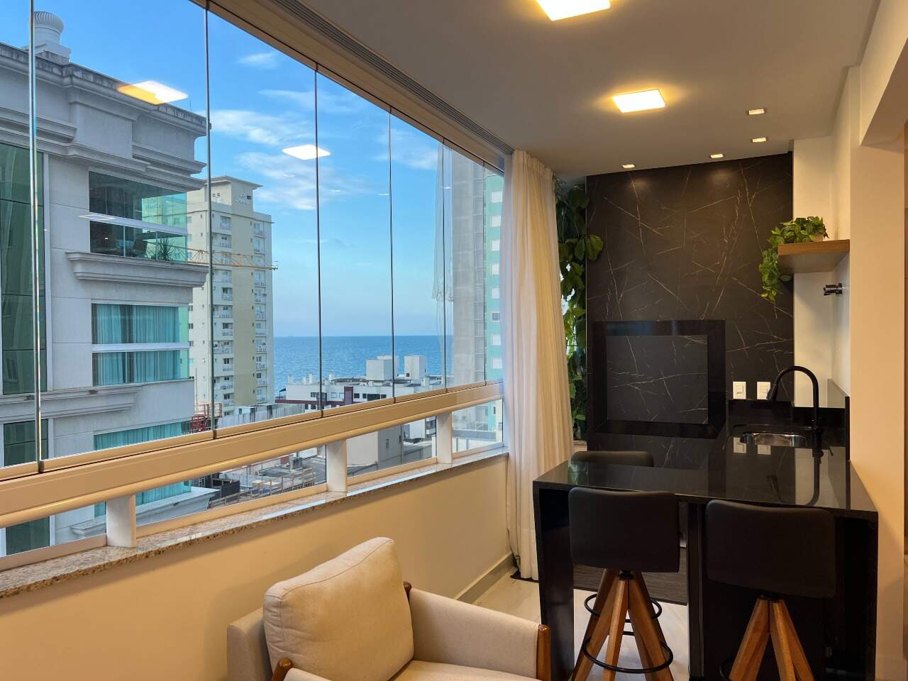 Apartamento à venda no Meia Praia: 