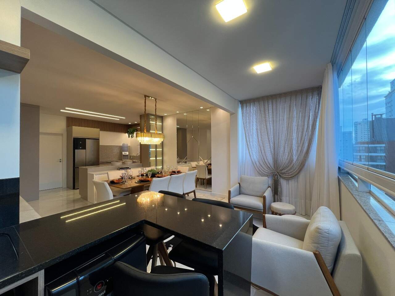 Apartamento à venda no Meia Praia: 