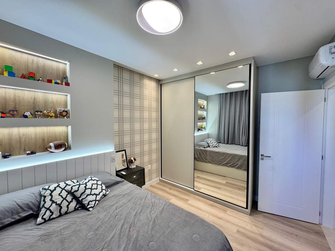 Apartamento à venda no Meia Praia: 