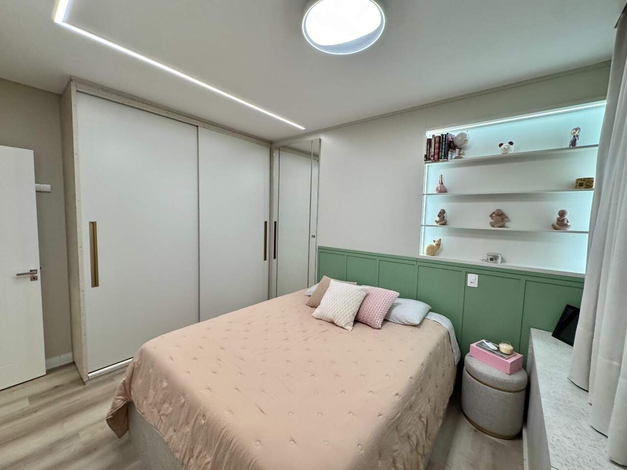 Apartamento à venda no Meia Praia: 