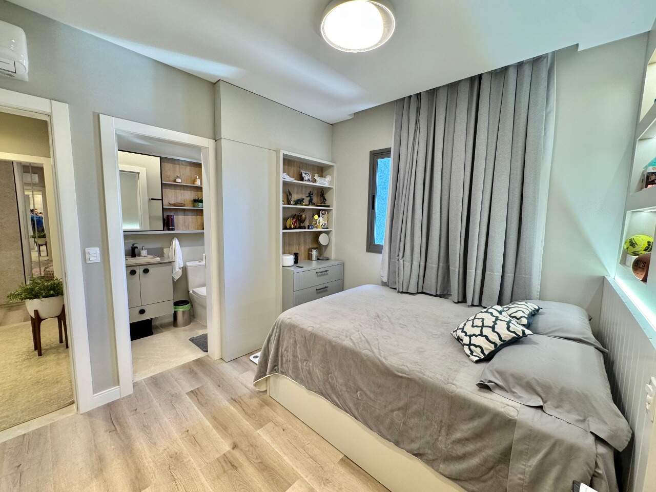 Apartamento à venda no Meia Praia: 