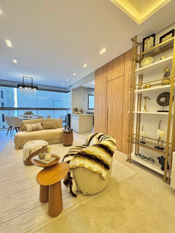 Apartamento à venda no Meia Praia: 