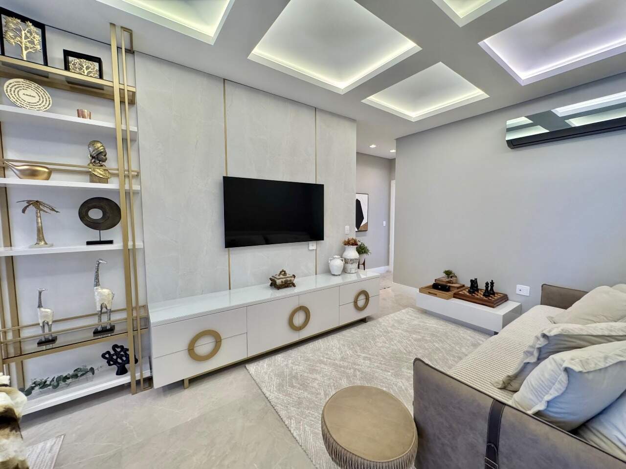 Apartamento à venda no Meia Praia: 