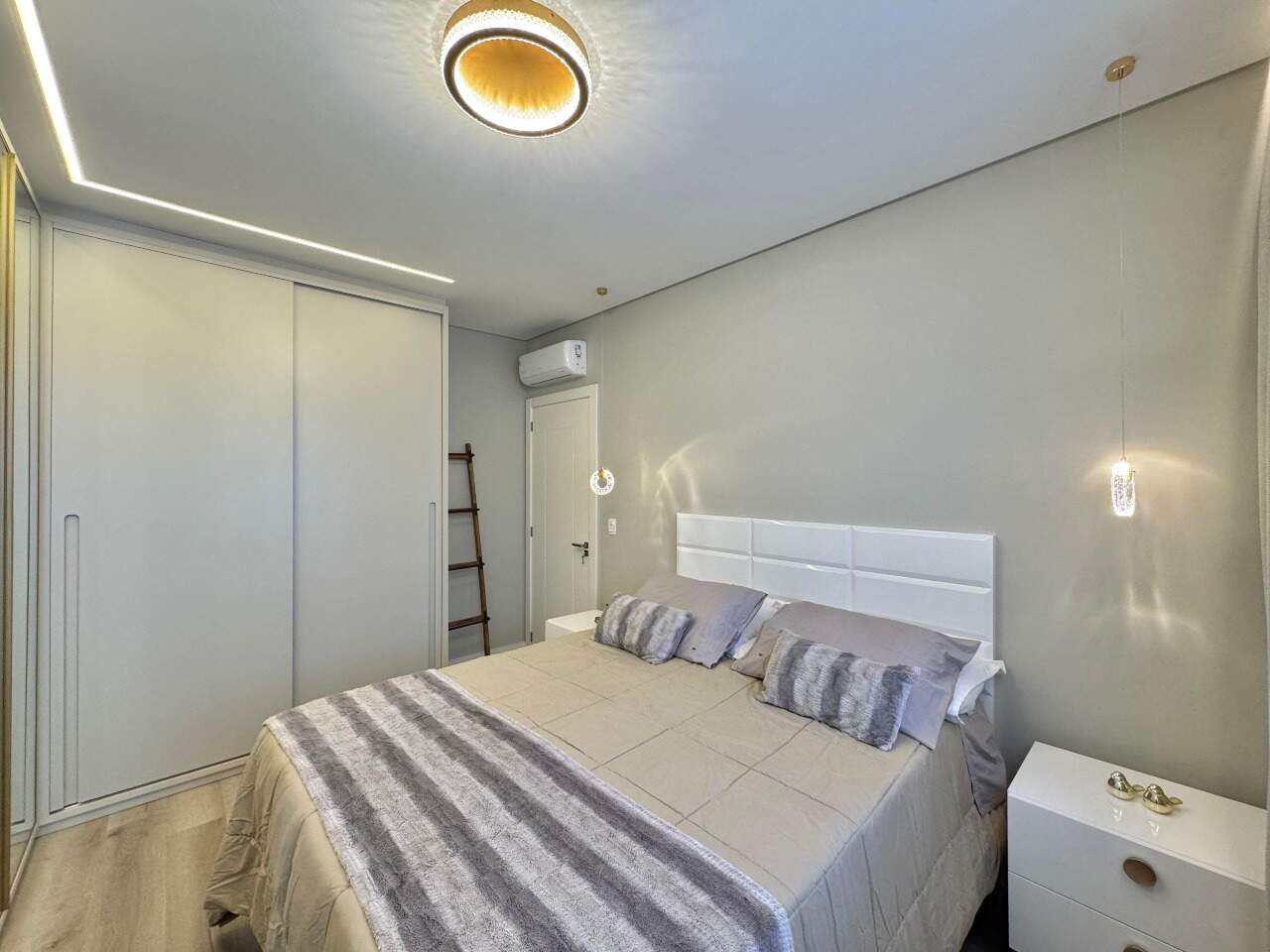 Apartamento à venda no Meia Praia: 