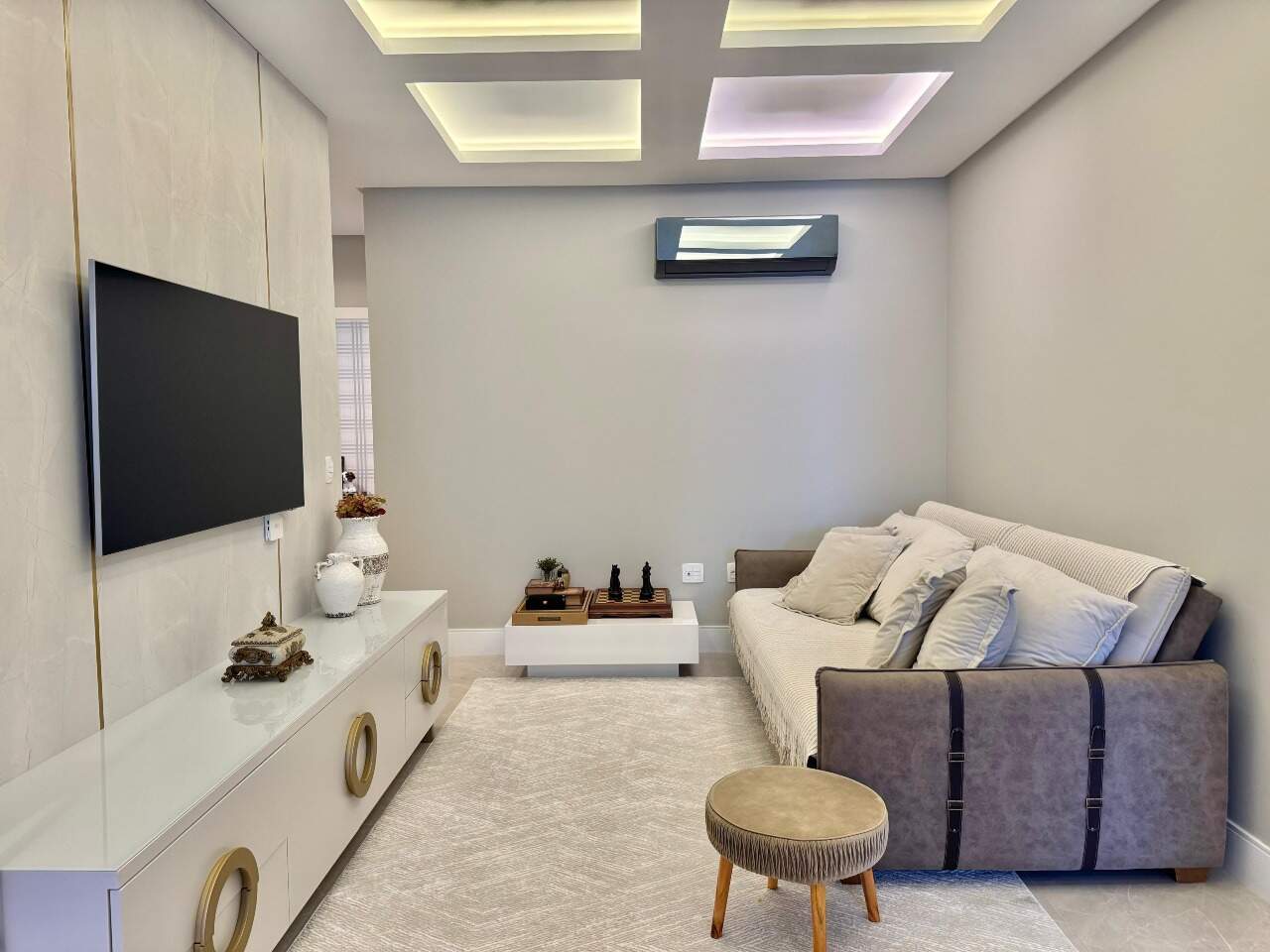 Apartamento à venda no Meia Praia: 