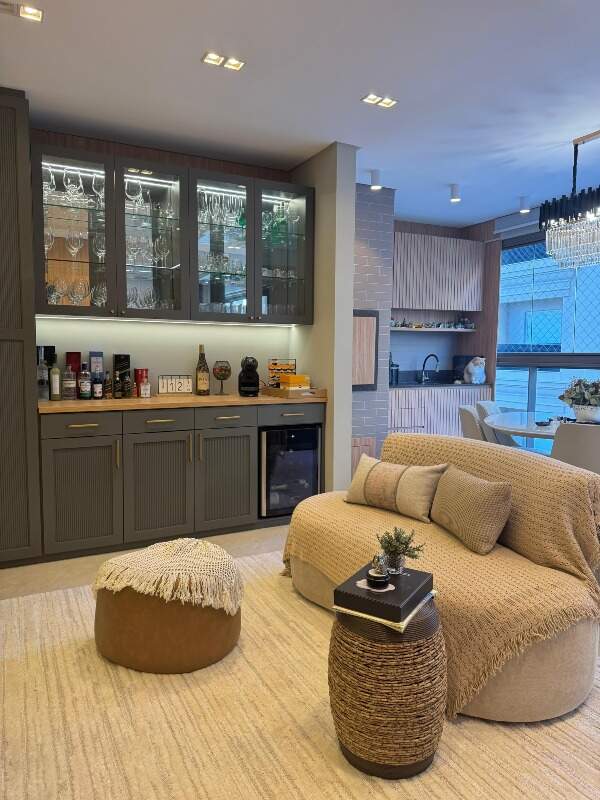 Apartamento à venda no Meia Praia: 
