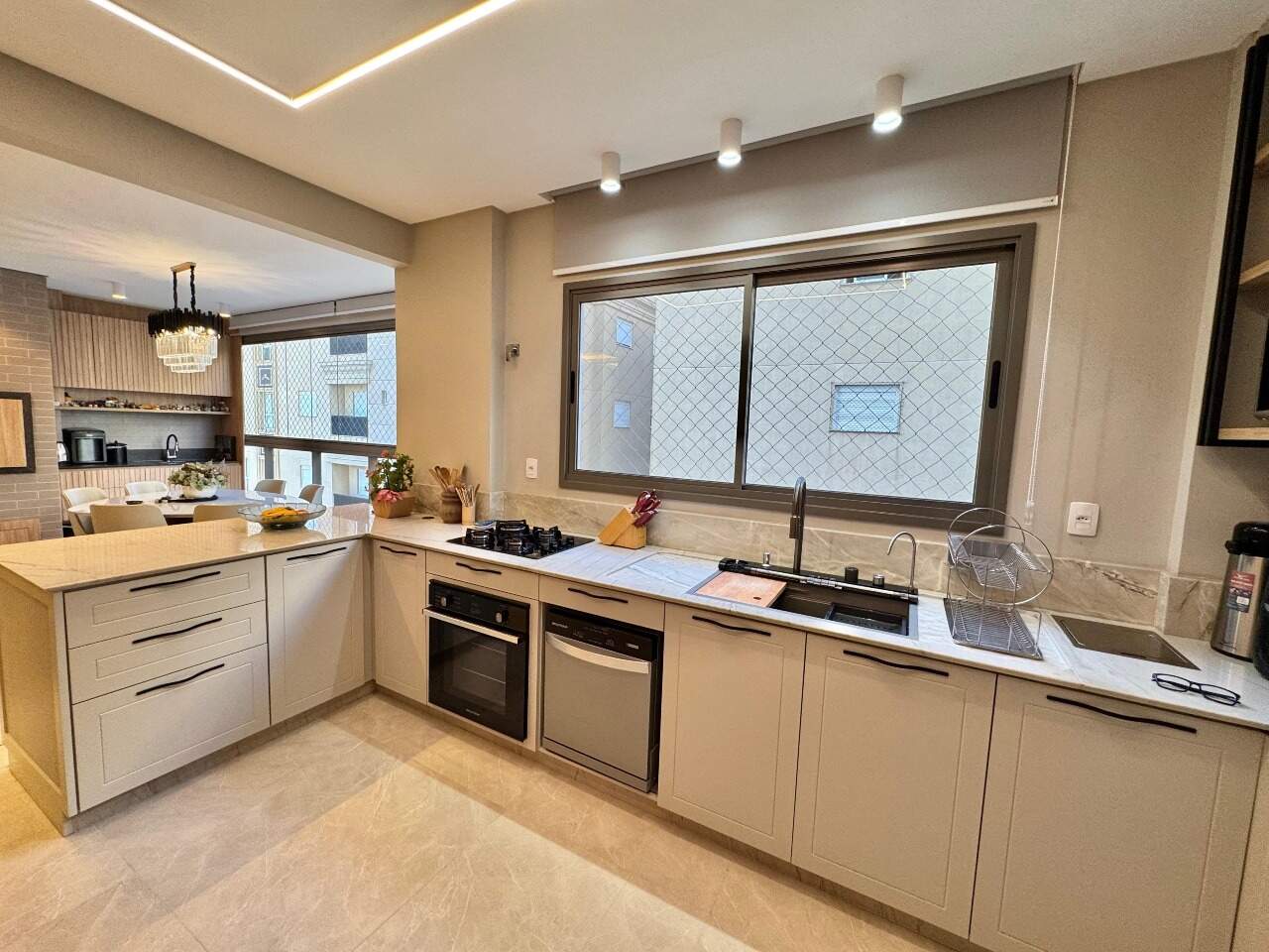 Apartamento à venda no Meia Praia: 