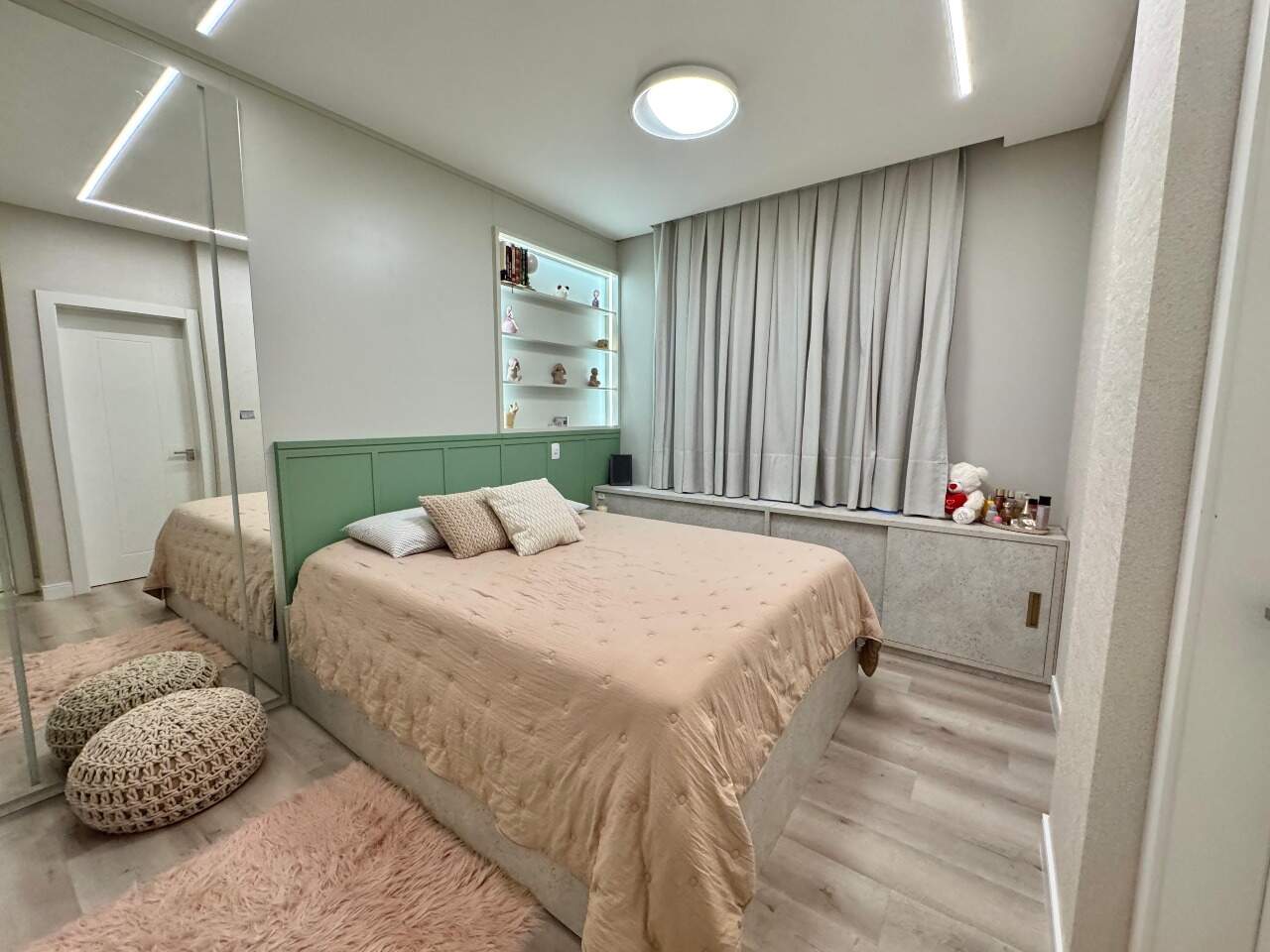 Apartamento à venda no Meia Praia: 