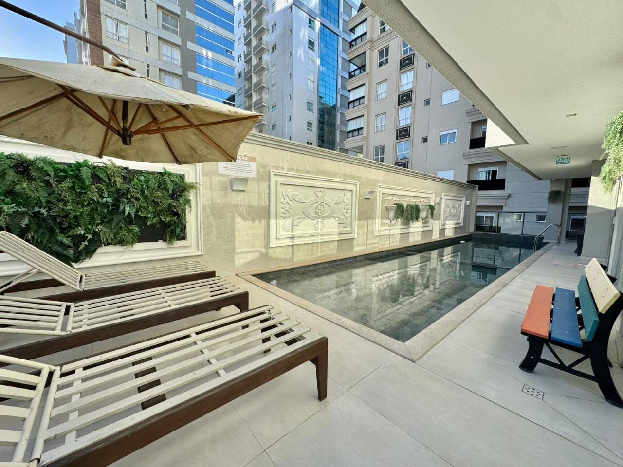 Apartamento à venda no Meia Praia: 