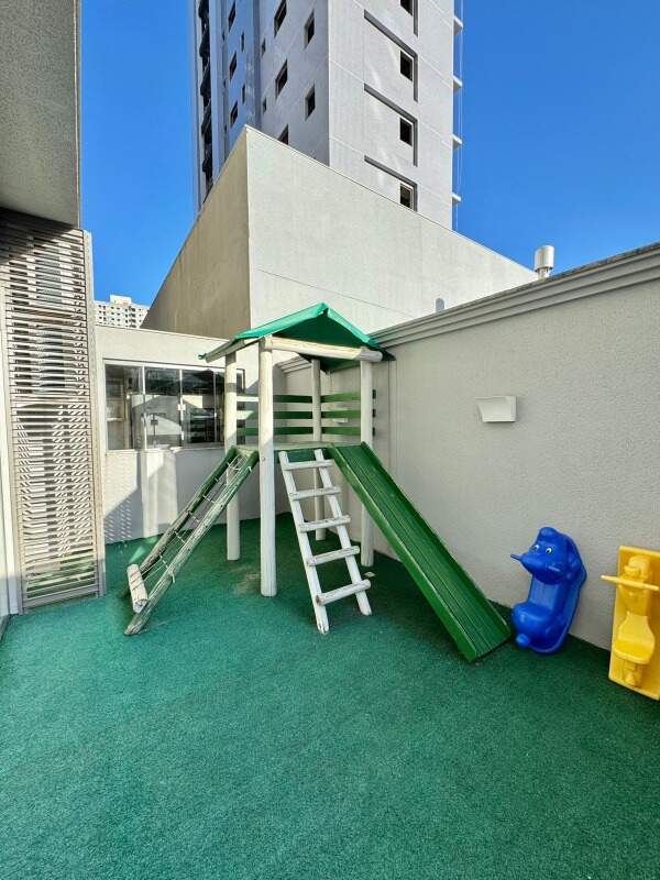 Apartamento à venda no Meia Praia: 