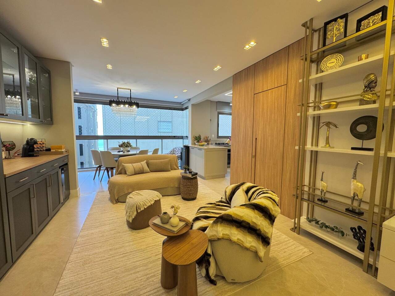 Apartamento à venda no Meia Praia: 
